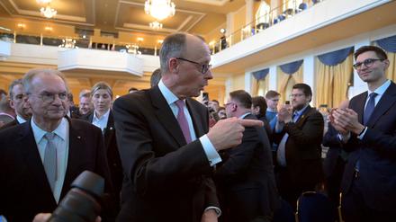 Friedrich Merz und Reiner Haseloff (l) in Halle. Wenige Tage vor der Bundestagswahl hat die CDU ein Papier zu ihren Vorstellungen für Ostdeutschland vorgelegt.