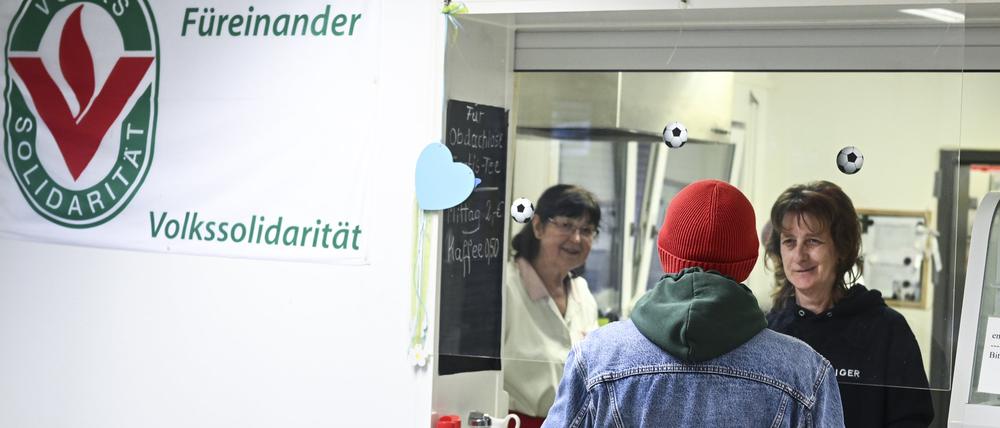 Ausgabetresen der Suppenküche: „Wir fragen nicht, warum jemand hier ist.“