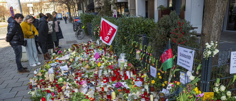 Die Stadt München sagt nach einem mutmaßlich islamistisch motivierten Attentat auf einen Demonstrationszug der Gewerkschaft Verdi alle städtischen Faschingsfeiern ab.