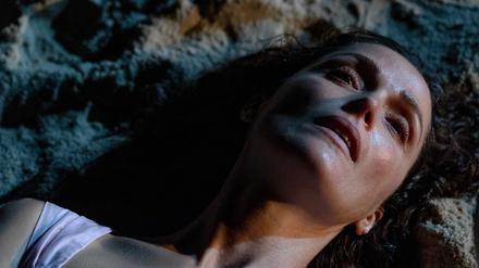Rose Byrne in "If I had legs I'd kick you"