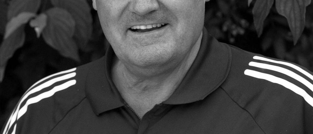 Der frühere Bundesliga-Schiedsrichter Volker Roth ist gestorben.