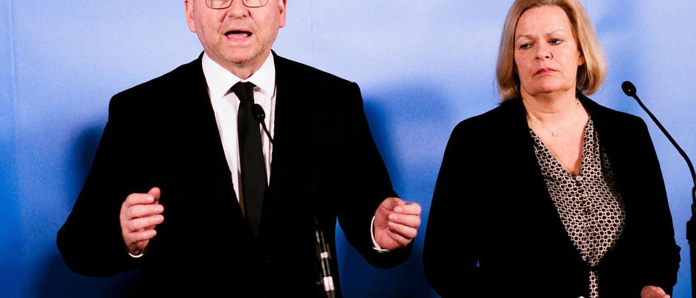 Die Gewerkschaften Verdi und dbb verhandeln mit Bund und Kommunen. (Archivbild)