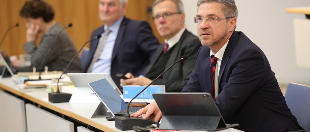 Oberbürgermeister Mike Schubert (SPD) in der Stadtverordnetenversammlung.