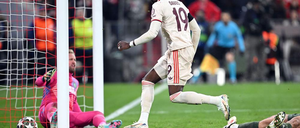 Alphondo Davies erzielt den erlösenden Ausgleich.