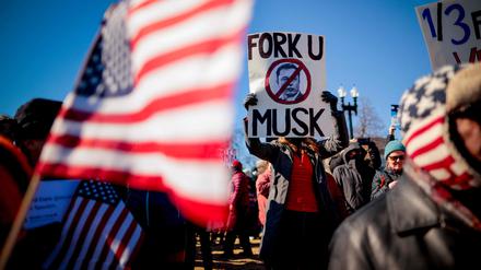 Anti-Musk-Schilder bei einer Demonstration in Washington. 