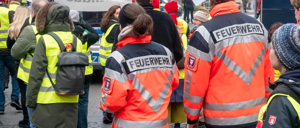 Auch in den kommenden Wochen müssen sich die Schleswig-Holsteinerinnen und Schleswig-Holsteiner auf Warnstreiks einstellen (Archivbild)