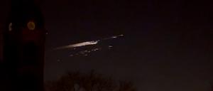 In den frühen Morgenstunden des 19.02.2025 erhellt ein Lichtschweif den Nachthimmel für einige Sekunden.