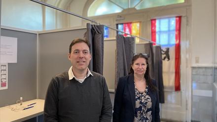 Hauke Haverkamp, Vize-Kreiswahlleiter und Leiter vom Amt für Bürgerdienste, und Bettina Labenski, stellvertretende Leiterin des Wahlamtes.