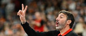 Zwei Siege will Álex Mumbrú mit den deutschen Basketballern holen und sich damit das EM-Ticket sichern.