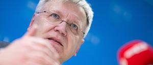 Berlins Landeswahlleiter Stephan Bröchler wünscht sich eine längere Vorbereitungszeit auf vorgezogene Wahlen. (Archivfoto)