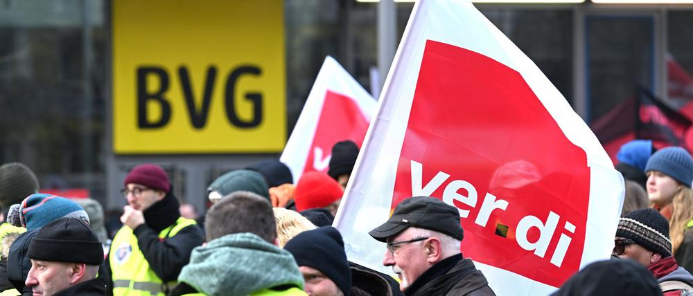 Neben der BVG sind morgen die Berliner Wasserbetriebe und die Stadtwerke Cottbus von Verdi-Warnstreiks betroffen. (Archivbild)