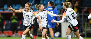 Mit Freude, neuen Gesichtern und gutem Fußball soll der Umbruch beim DFB-Team gelingen. Damit die EM im Sommer ein voller Erfolg wird.