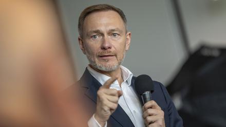 Christian Lindner, Bundesvorsitzender der FDP, spricht auf einer Wahlkampfveranstaltung in Bonn.