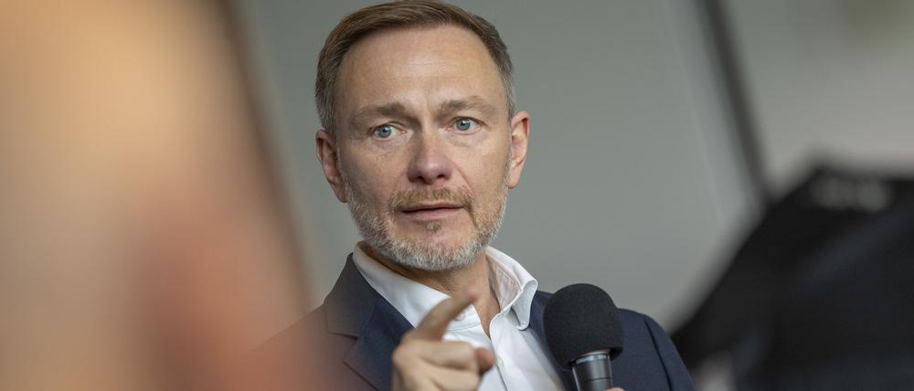 Christian Lindner, Bundesvorsitzender der FDP, spricht auf einer Wahlkampfveranstaltung in Bonn. 