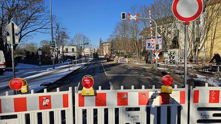 Die Oberspreestraße in Niederschöneweide ist nach einem Rohrbruch gesperrt.