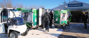Von einem Mikro-Depot in einer Lagerhalle am Berliner Messegelände aus werden Pakete und andere Kleintransporte mit E-Lastenfahrrädern zu den Empfängern geliefert.