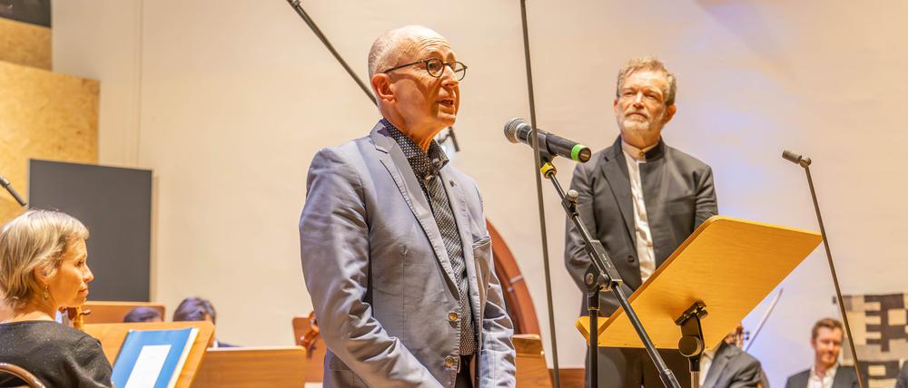 Bernd Feuchtner (links), ehemaliger Tagesspiegel-Redakteur, als Direktor der Händel-Festspiele in Halle/Saale bei einer Veranstaltung 2024 mit dem Dirigenten Christophe Rousset.