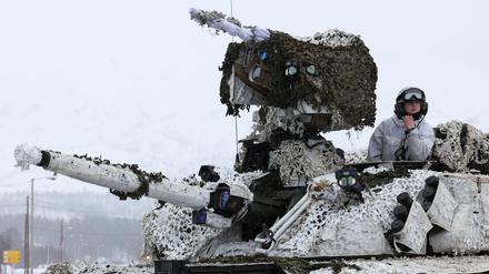 Skandinavien rüstet aus Furcht vor Moskau auf, hier ein Bild von der Nato-Übung „Cold Response 2022“ mit Beteiligung der norwegischen, finnischen und schwedischen Armeen.