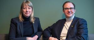 Bleiben Teil des Vorstands-Teams: BVG-Chef Henrik Falk (rechts) und Personalchefin Jenny Zeller-Grothe, die künftig auch den Betrieb verantwortet. (Archivbild)
