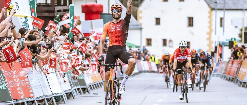 Am Ende einer chaotischen Etappe darf der Italiener Filippo Ganna jubeln.