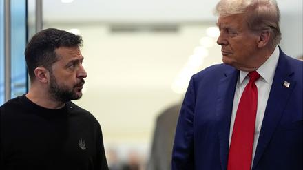 Das Verhältnis zwischen US-Präsident Trump und dem ukrainischen Staatschef Selenskyj ist getrübt, nun bemüht sich der Ukrainer um Deeskalation. (Archivbild) 
