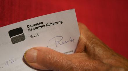 Die gesetzliche Rente ist für die meisten weiter das wichtigste Einkommen im Alter.