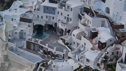 Santorini ist eine beliebte Urlaubsinsel. Seit Wochen bebt dort die Erde. (Archivbild)