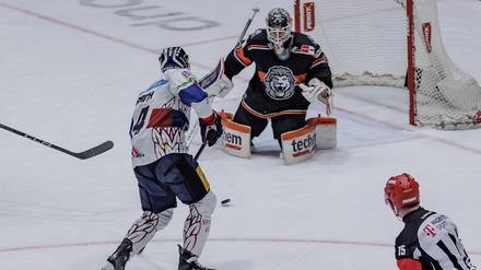 Die Eisbären kamen in Frankfurt zu selten gefährlich vors Tor.