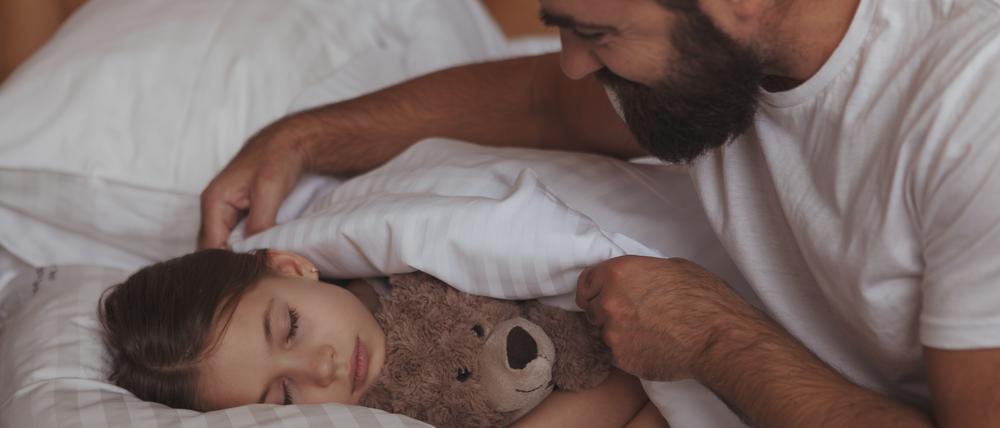 Mit Schlaflied geht es Kind und Eltern besser.