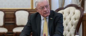 Dieses vom Pressedienst des ukrainischen Präsidenten am 19. Februar 2025 veröffentlichte Foto zeigt den US-Sondergesandten bei einem Gespräch mit dem Leiter des ukrainischen Präsidialamtes während ihres Treffens in Kiew.