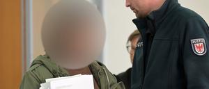 Die Frau mit südafrikanischer Staatsbürgerschaft soll einen Wachmann mit syrischer Staatsangehörigkeit am 30. Mai 2024 mit einem Messer so schwer verletzt haben, dass dieser später in einer Klinik starb. 