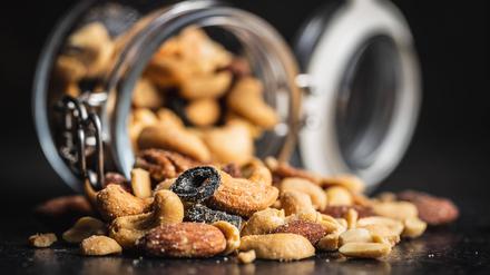 Mix of salted nuts. Mix of salted nuts on black table. Copyright: xZoonar.com/JIRIxHERAx 16984297