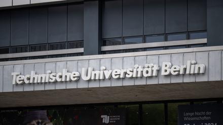 Die Technische Universität (TU) Berlin erwägt wegen der Kürzungspläne eine Klage gegen das Land Berlin. 