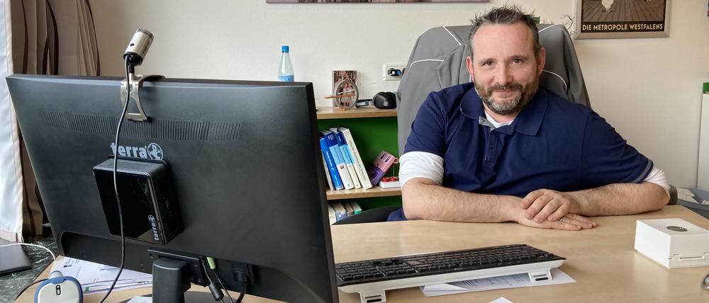 Dr. Peter Münster, Allgemeinarzt in Münster (der Name und Ort stimmen wirklich so), der einer der Praxen betreibt, die gerade die elektronische Patientenakte testen dürfen. Quelle: Jakob Milzner