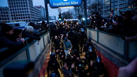 In Berlin-Friedrichshain demonstrierten im Dezember 2024 Neonazis. Nun ist eine erneute Demonstration angekündigt. (Archivbild)