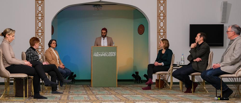 Podiumsdiskussion in der Khadija Moschee
