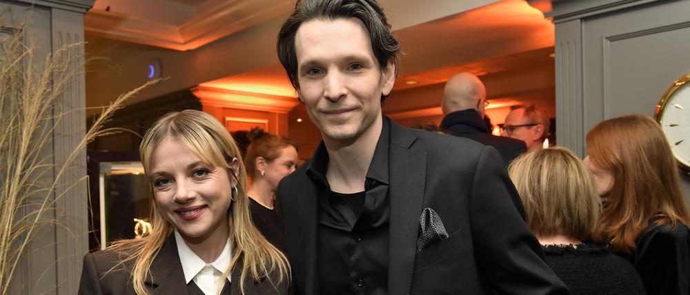 Gut in Form. Die Schauspieler Jella Haase und Sabin Tambrea beim Berlinale Dinner der FFA im Berlin Capital Club.