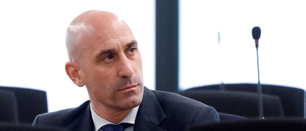 Luis Rubiales ist nach einem sexuellen Übergriff im spanischen Fußball zu einer Strafzahlung verurteilt worden.