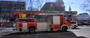 Potsdam: Ein Feuerwehrfahrzeug im Einsatz. (Symbolbild)