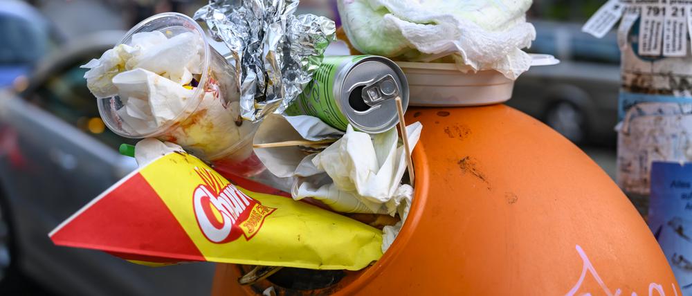 Einwegverpackungen sollen eigentlich reduziert werden. Doch viele Imbisse und Restaurants ignorieren das.