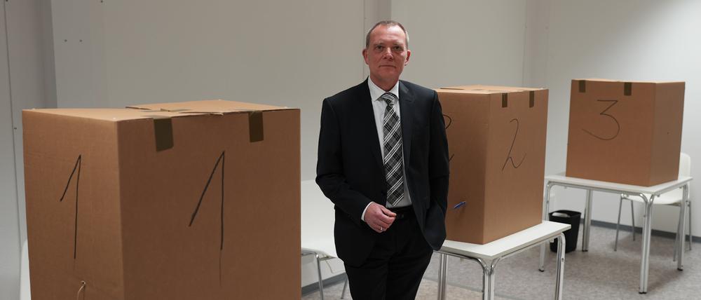 Hamburgs Landeswahlleiter warnt vor einem Fake-Video, das vorab der Bundestagswahl im Internet kursiert.