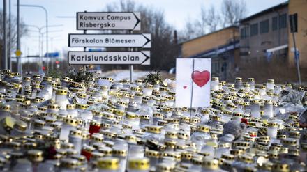 Nach einem Schusswaffenangriff mit zehn Toten in Schweden ist das Tatmotiv weiterhin unklar.