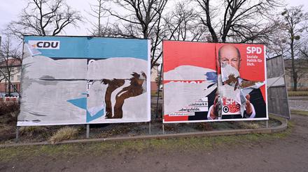 Zerstörte Wahlplakate in Potsdam. 
