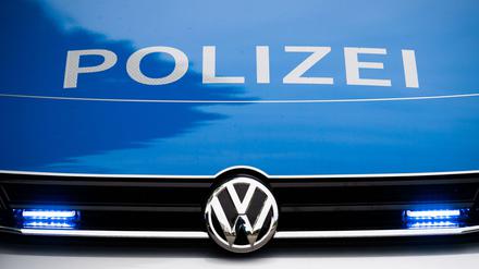 Vier Polizisten wurden bei dem Einsatz verletzt. (Archivbild)