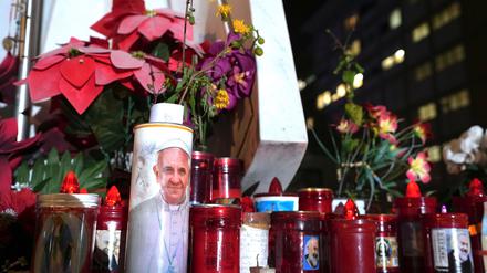 Die Sorge um Papst Franziskus ist seit seiner Einlieferung in die Gemelli-Klinik unter Gläubigen auf der ganzen Welt groß.
