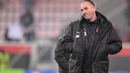 Heidenheims Trainer Frank Schmidt ist enttäuscht und richtet den vollen Fokus nun auf den Abstiegskampf der Fußball-Bundesliga. 