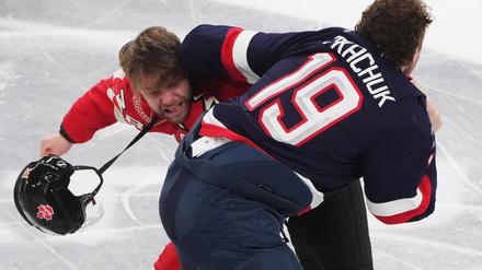 Prügelknaben. Kanadas Brandon Hagel und Matthew Tkachuk von den USA.