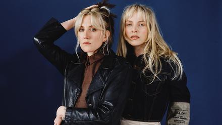 Das britische Pop-Duo Ider (Lily Somerville und Megan Markwick). 
