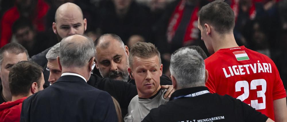 Beim Champions-League-Duell Veszprem gegen Lissabon spielten sich dramatische Szenen ab.