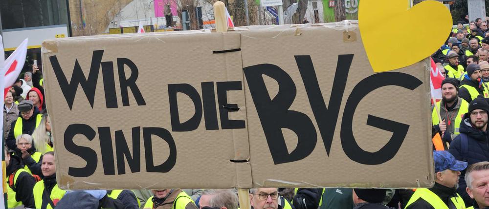 Eine Verdi-Kundgebung in Berlin anlässlich des Tarifstreits.